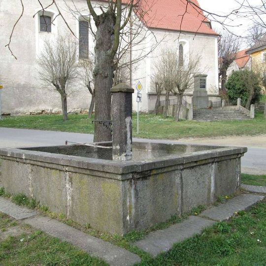 Kašna v Poběžovicích u kostela