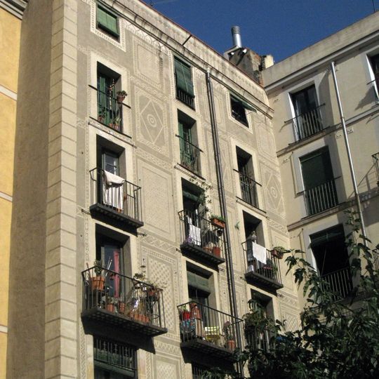 Edifici d'habitatges pl. Fossar de les Moreres, 10