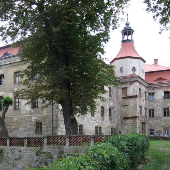 Domanice Palace