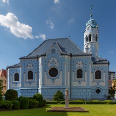 Kostol sv. Alžbety, Modrý kost. , záhrada