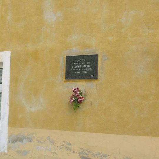 Pamětní deska Bedřicha Bernaua na domě 145 v Radonicích