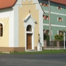 Kříž u kaple v Úlovicích