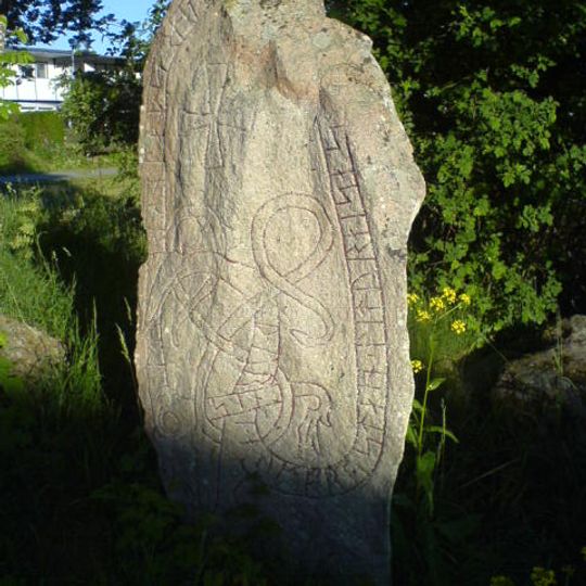 Uppland Runic Inscription 275