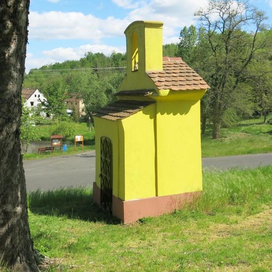 Kaple na návsi ve Větrušicích