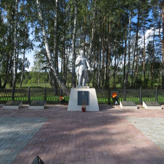 Братская могила советских воинов, погибших в боях с фашистами