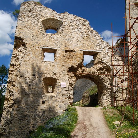 Hrad Lietava, brána hradná II.