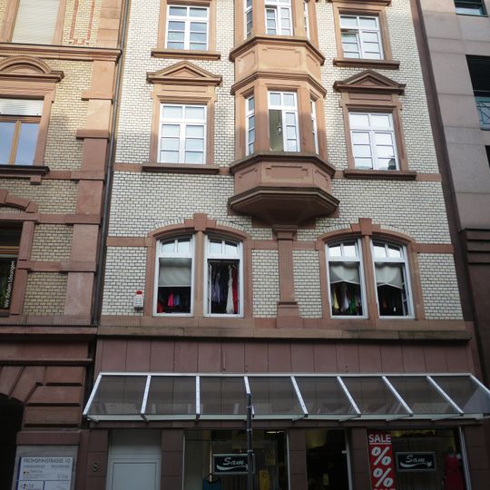 Wohn- und Geschäftshaus