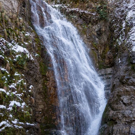 Skoka waterfall, Teteven