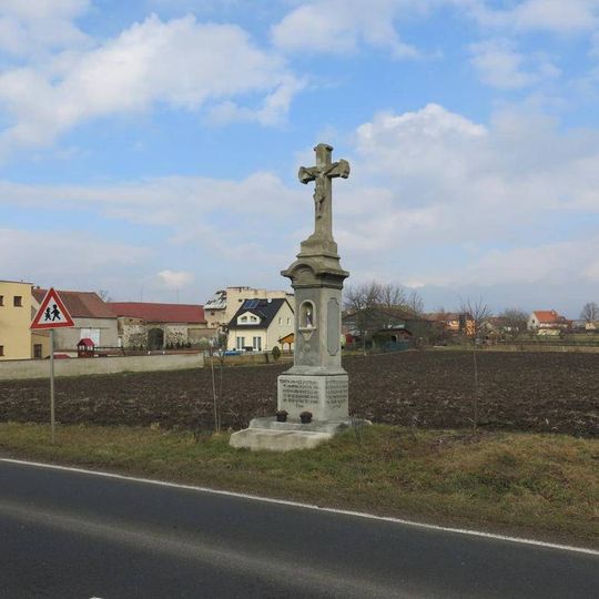 Kříž na východním okraji Křesína
