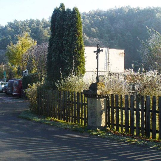 Kříž v centru Srbské Kamenice