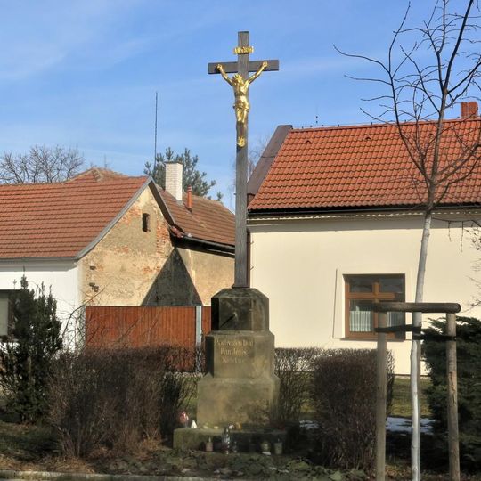 Kříž na návsi v Třebestovicích