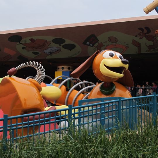 Slinky Dog Zig-Zag Spin