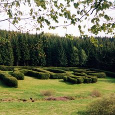 Ornamentpflanzung (Initialen A.D. v. S. und Jahreszahl 1929) Bärenbachweg -