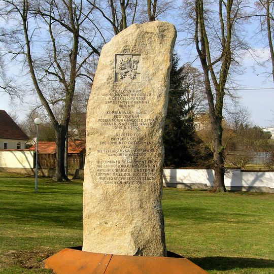 Památník v Kyšicích na návsi