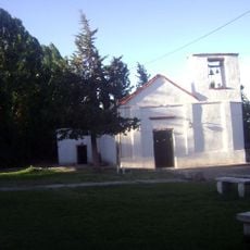 Iglesia de Achango y su entorno, compuesto por el caserío, los corrales y el cementerio