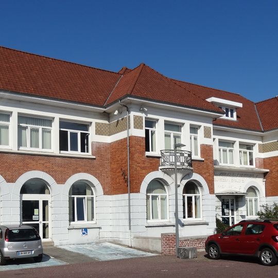 Société de secours mutuels et maison du médecin-chef