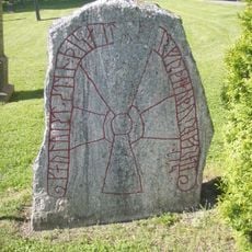 Östergötlands runinskrifter 235