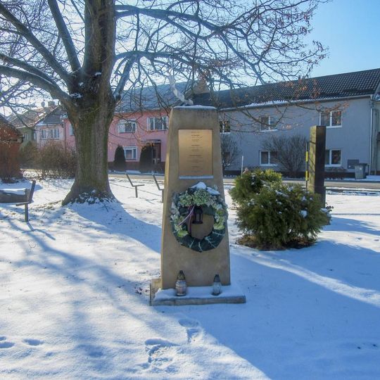 Pomník padlým v Topolanech U Parčíku