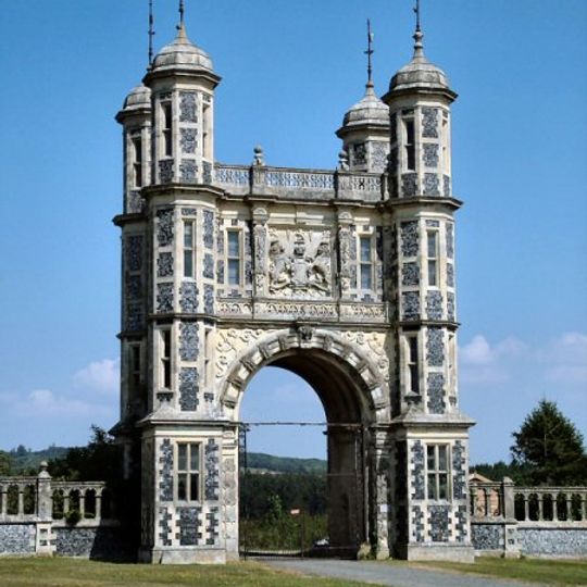 Tower Lodge And Flanking Walls, Eastwell Park