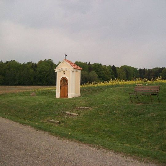Kaplička mezi Hněvnicemi a Lhotou u Stříbra