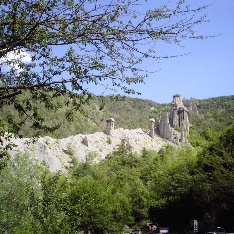 Demoiselles coiffées de Pontis Formation rocheuse hoodoo à Pontis, France — free download