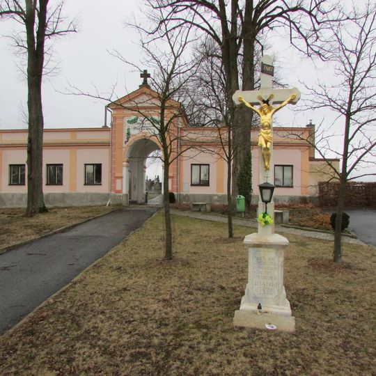 Kříž před hřbitovem v Žirovnici