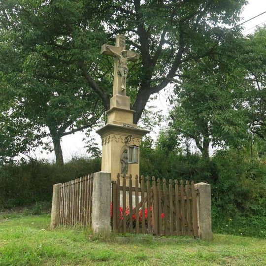 Kříž v jižní části osady Újezdec