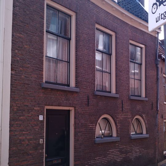 Pand onder zadeldak met gevel