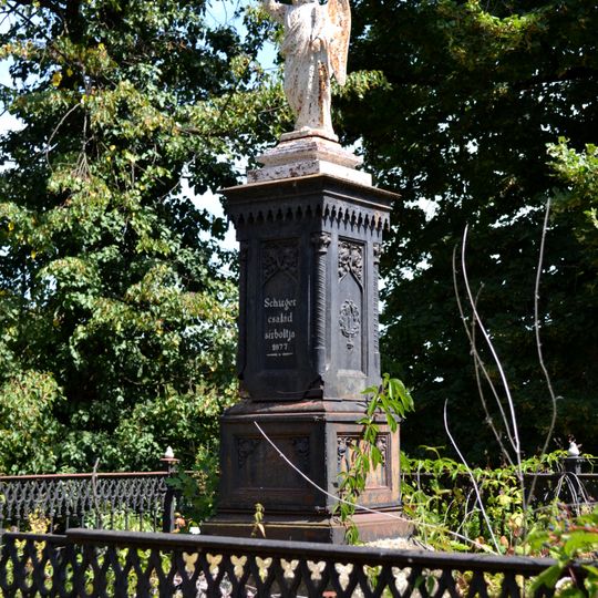 Cintorín sv. Rozálie, hrobka s náhrobníkom