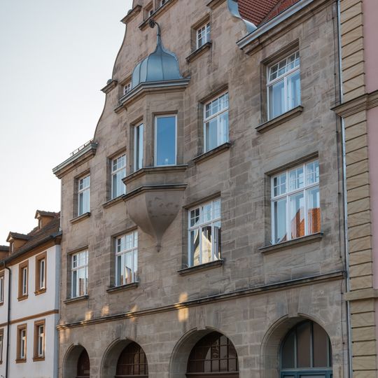 Wohn- und Geschäftshaus