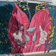 Mural dedicado a la cultura megalítica de la Costa de la Muerte (Galicia).