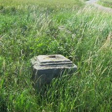 Kříž u silnice z Dubčan do Drahomyšle