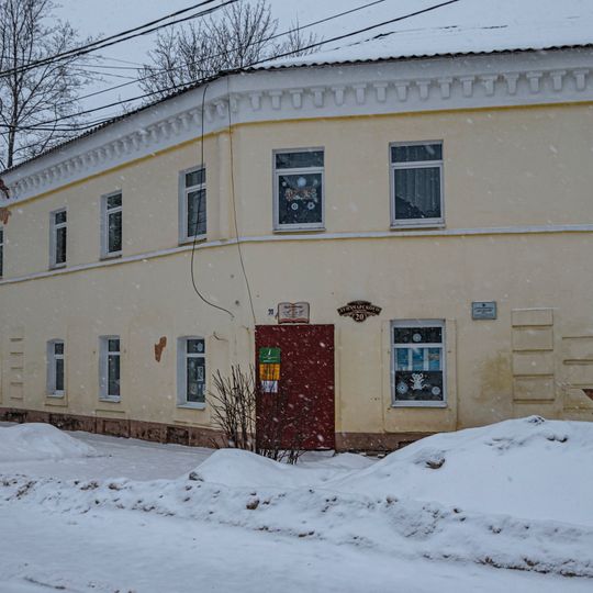 Дом жилой с лавками