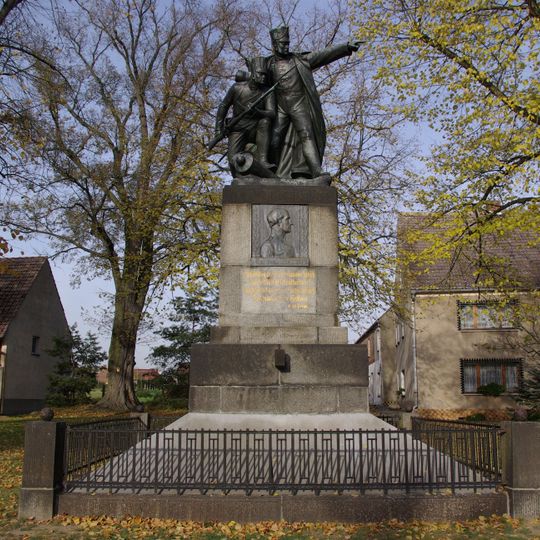 Naturdenkmal Flatterulme  O Kirche, N Bülowdenkmal; Flur 3, Flurstück 304 in Dennewitz