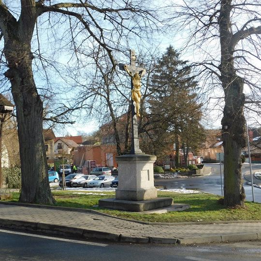 Kříž v Babicích na návsi