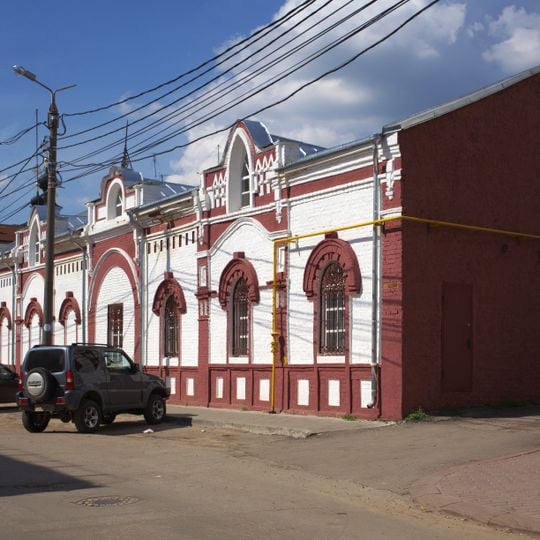 Конюшня, каретная и погреб