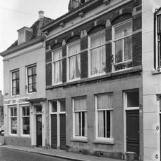 Hoekhuis penninghoeksingel genaamd 'De silveren schaal'