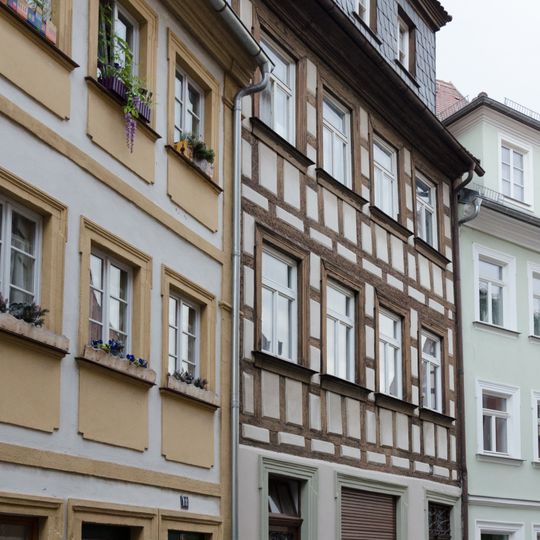 Wohn- und Geschäftshaus