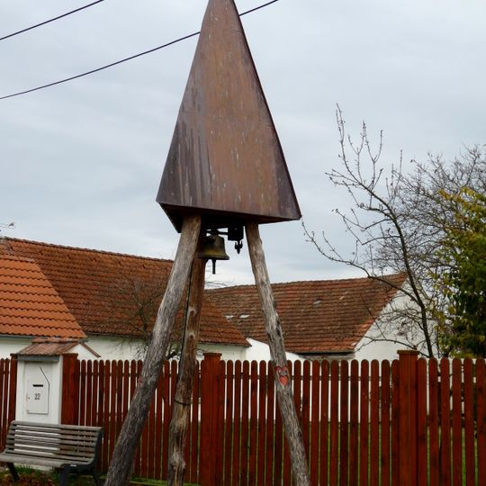 Zvonička na návsi