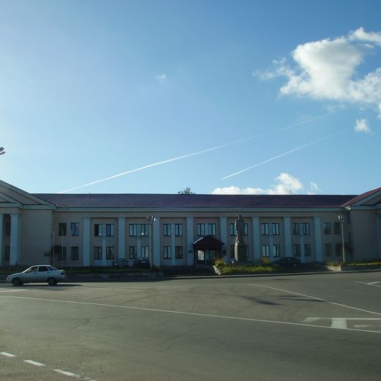 Первая в Ленинградской области шахта, заложенная в 1932 г. для разработки сланцев. В период строительства рудника сюда неоднократно приезжал С.М. Киров