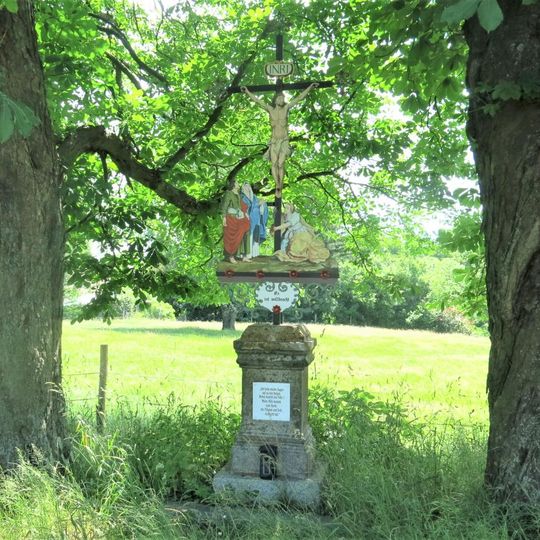 Kříž naproti domu 302 ve Starých Křečanech