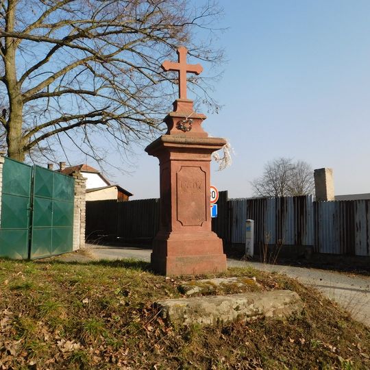 Kříž v severní části Chocerad