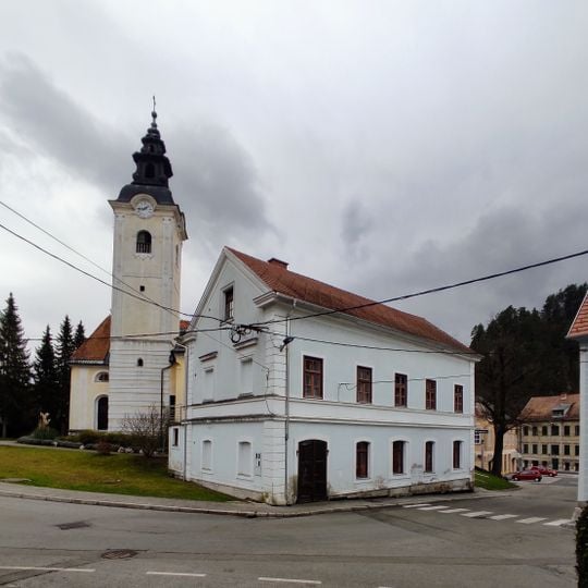 Hiša Trg Franca Fakina 32