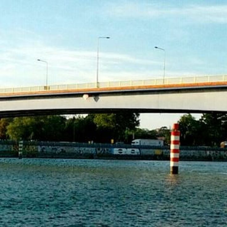 Frédéric Mistral bridge