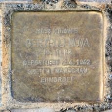 Stolperstein en memoria de Gertrud Nova