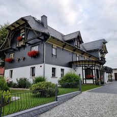 Wohnhaus im Landhausstil, mit Windfang Hauptstraße 100