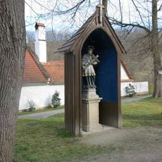 Socha svatého Jana Nepomuckého u klášterního rybníku