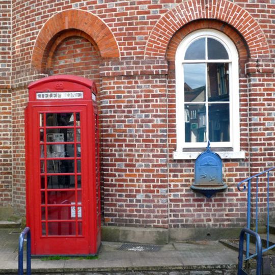 K6 Telephone Kiosk On West Side Of Old Town Hall, High Street