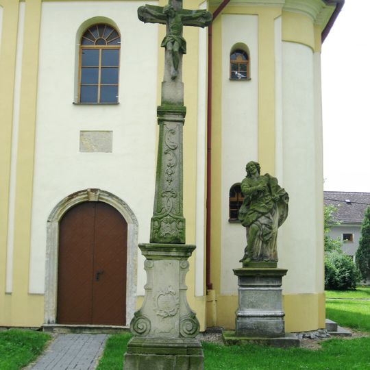 Sochy svatého Matouše, svaté Barbory a krucifix