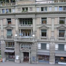 Wohn- und Geschäftshaus